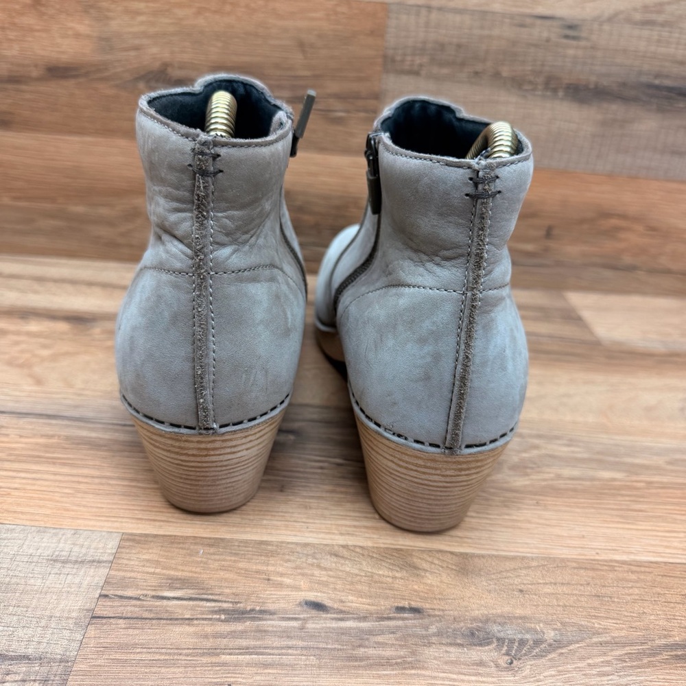 Dansko Maria size 8.5-9 (39 EU) Leather Ankle Boot Nubuck Women Gray Ankle Boots - Picture 5 of 8